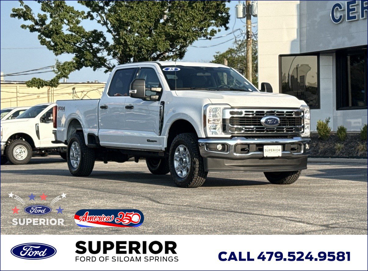 Used 2025 Oxford White Clearcoat Ford XLT 4WD image 1