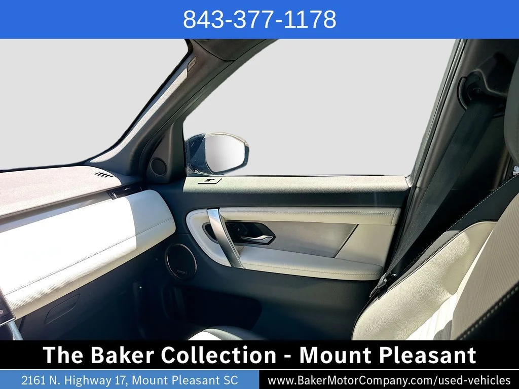 Used 2024 White Land Rover SE image 25