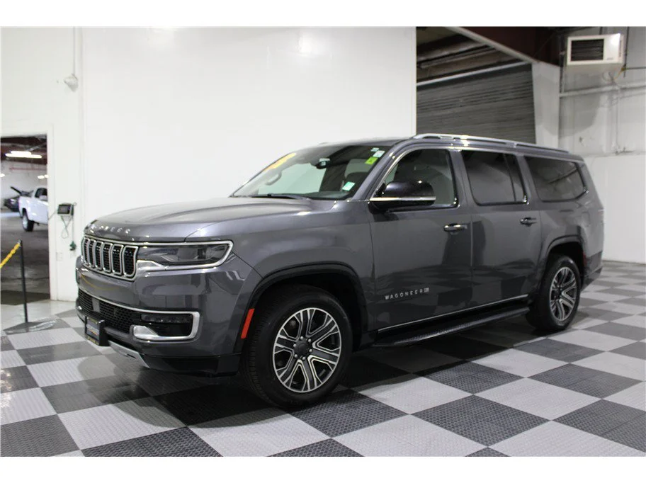 Used 2024 Baltic Gray Metallic Clearcoat Jeep Series II image 7