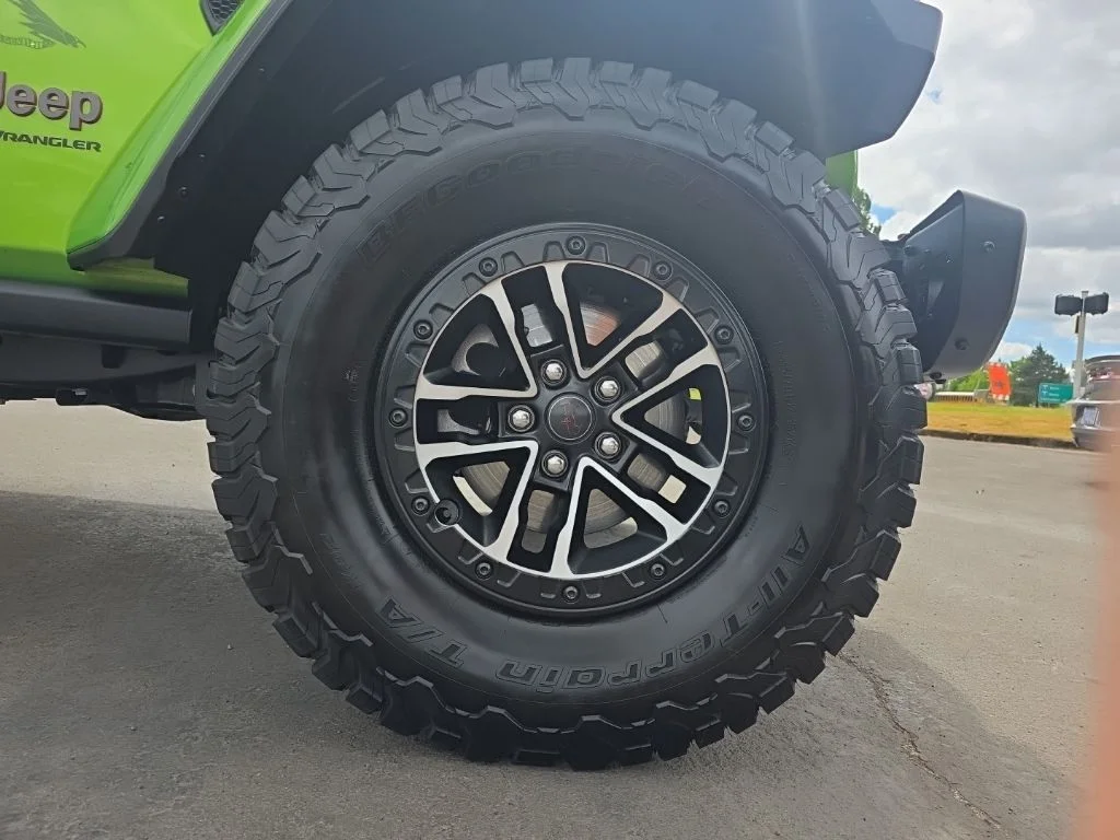 Used 2025 Green Jeep Rubicon image 9