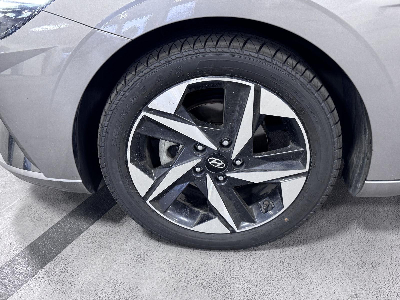 Certified Used 2023 Fluid Metal Hyundai Limited image 16