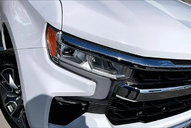 Used 2024 White Chevrolet LT image 27