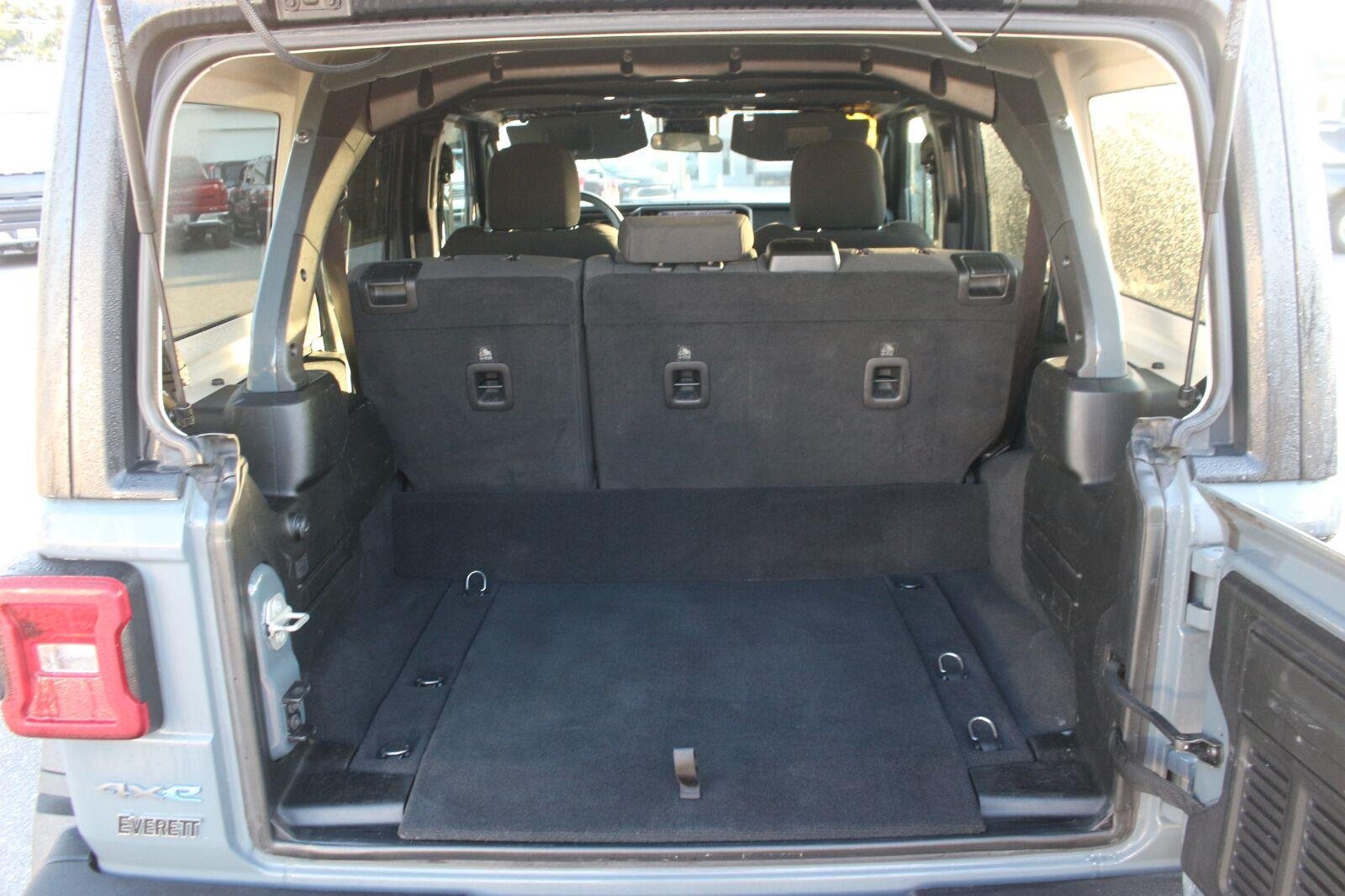 Used 2024 Grey Jeep Rubicon image 12