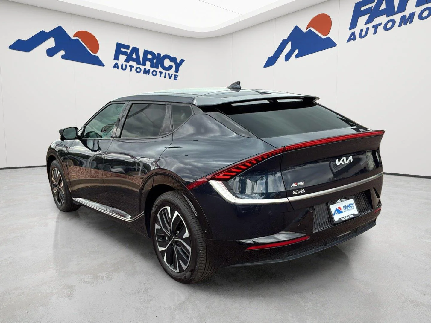 Used 2023 Gravity Blue Kia Wind image 8