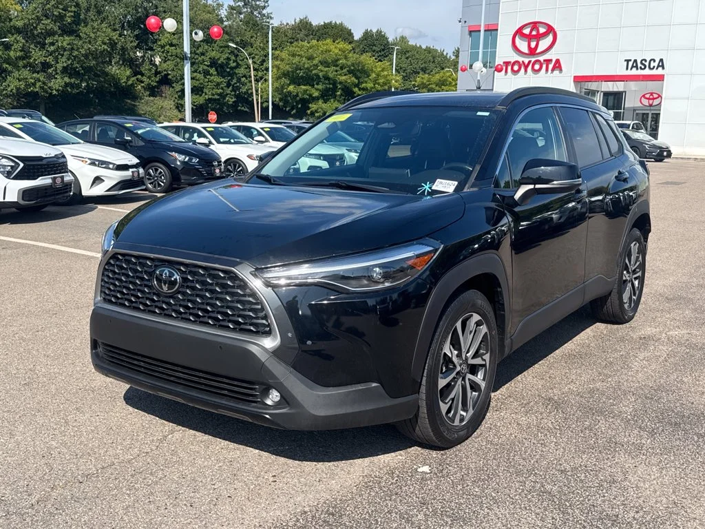 Used 2025 Black Toyota XLE image 3
