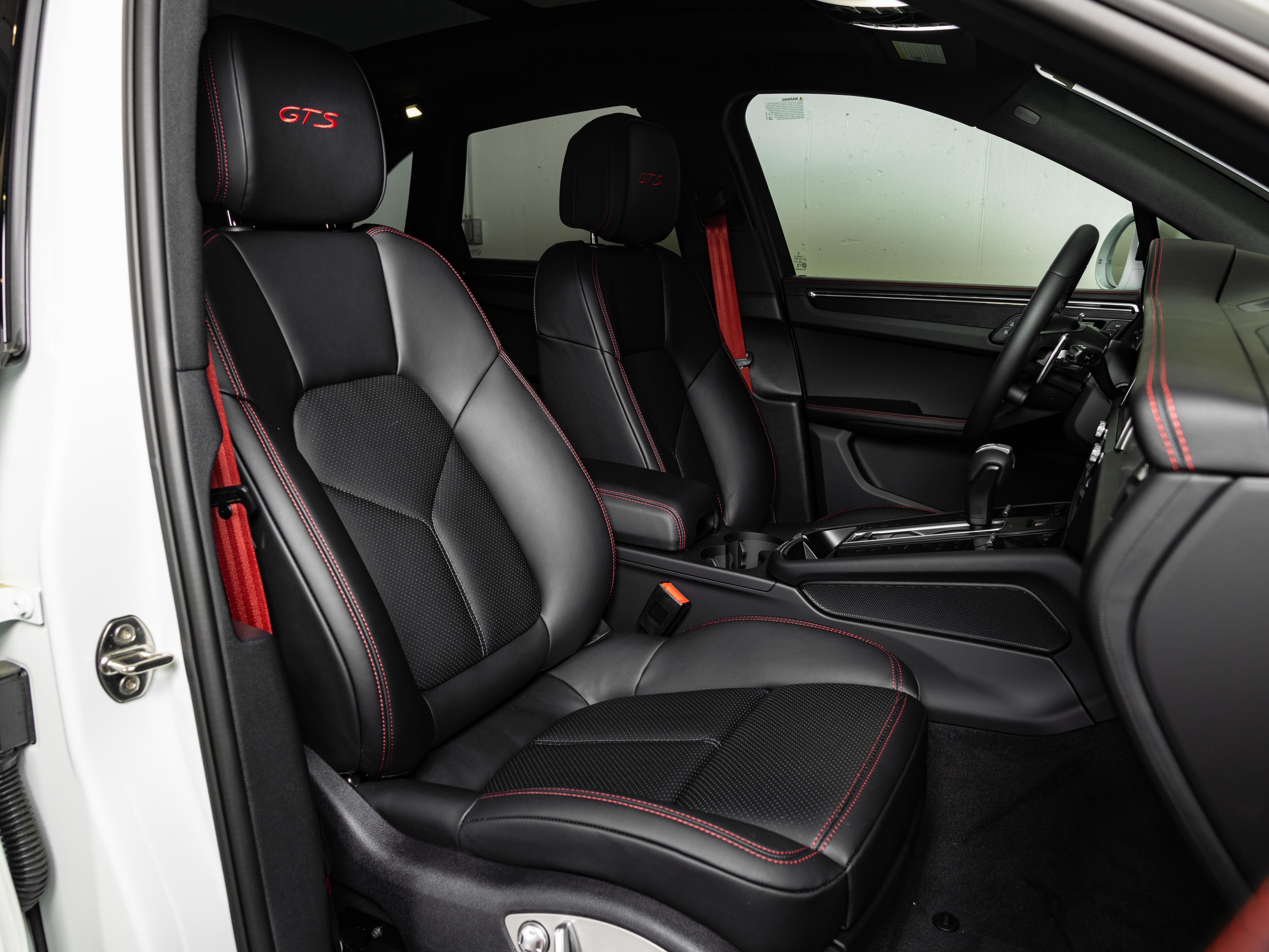 2026 Porsche Macan GTS - Photo 15