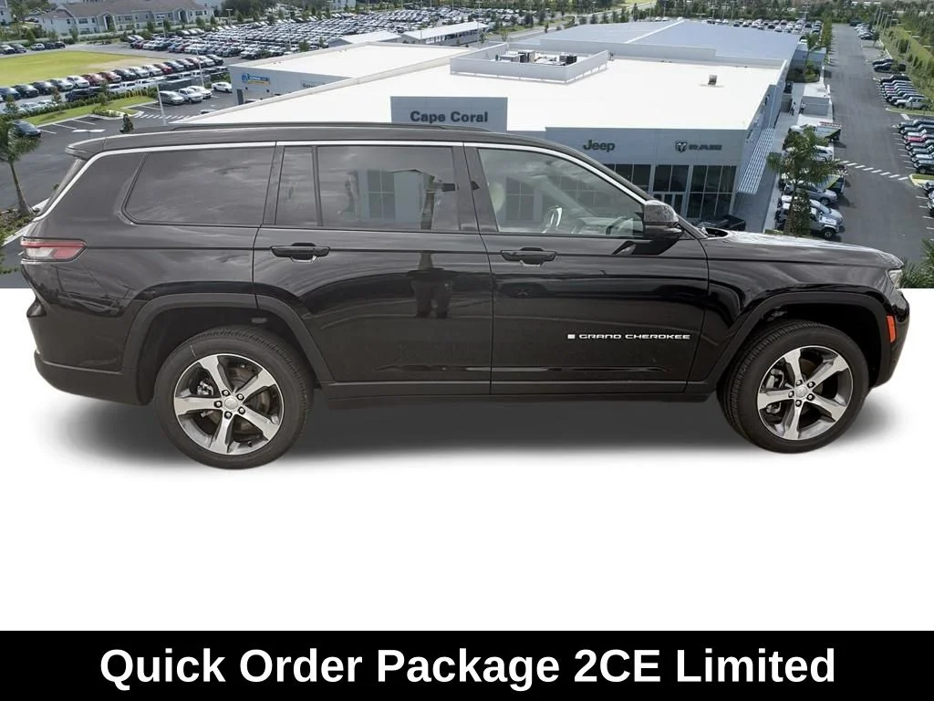 New 2026 Diamond Black Crystal Pearl-Coat Exterior Paint Jeep Limited image 3