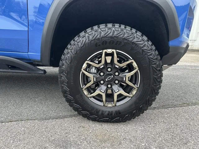 Certified Used 2025 Blue Chevrolet ZR2 image 20