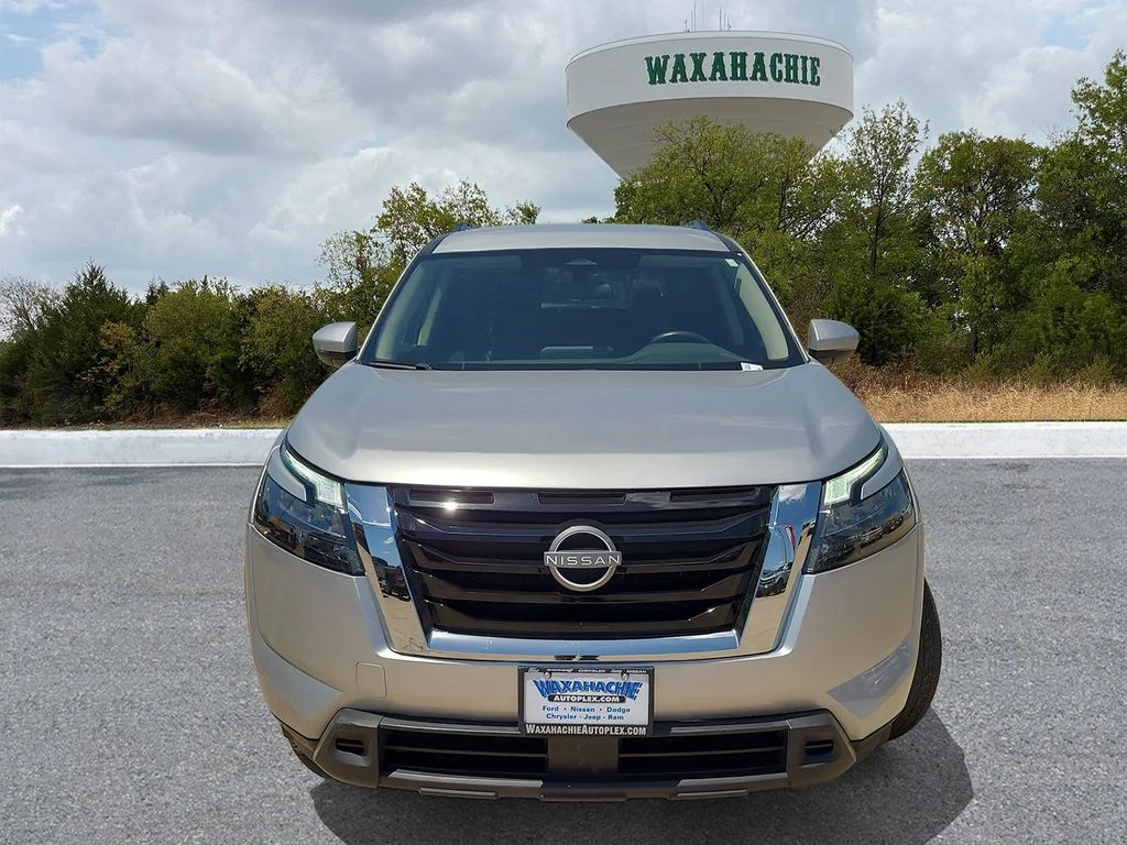 Used 2025 Silver Nissan SV image 2