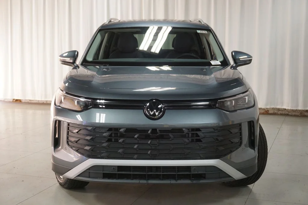 New 2026 Platinum Gray Volkswagen 2.0T SE image 5