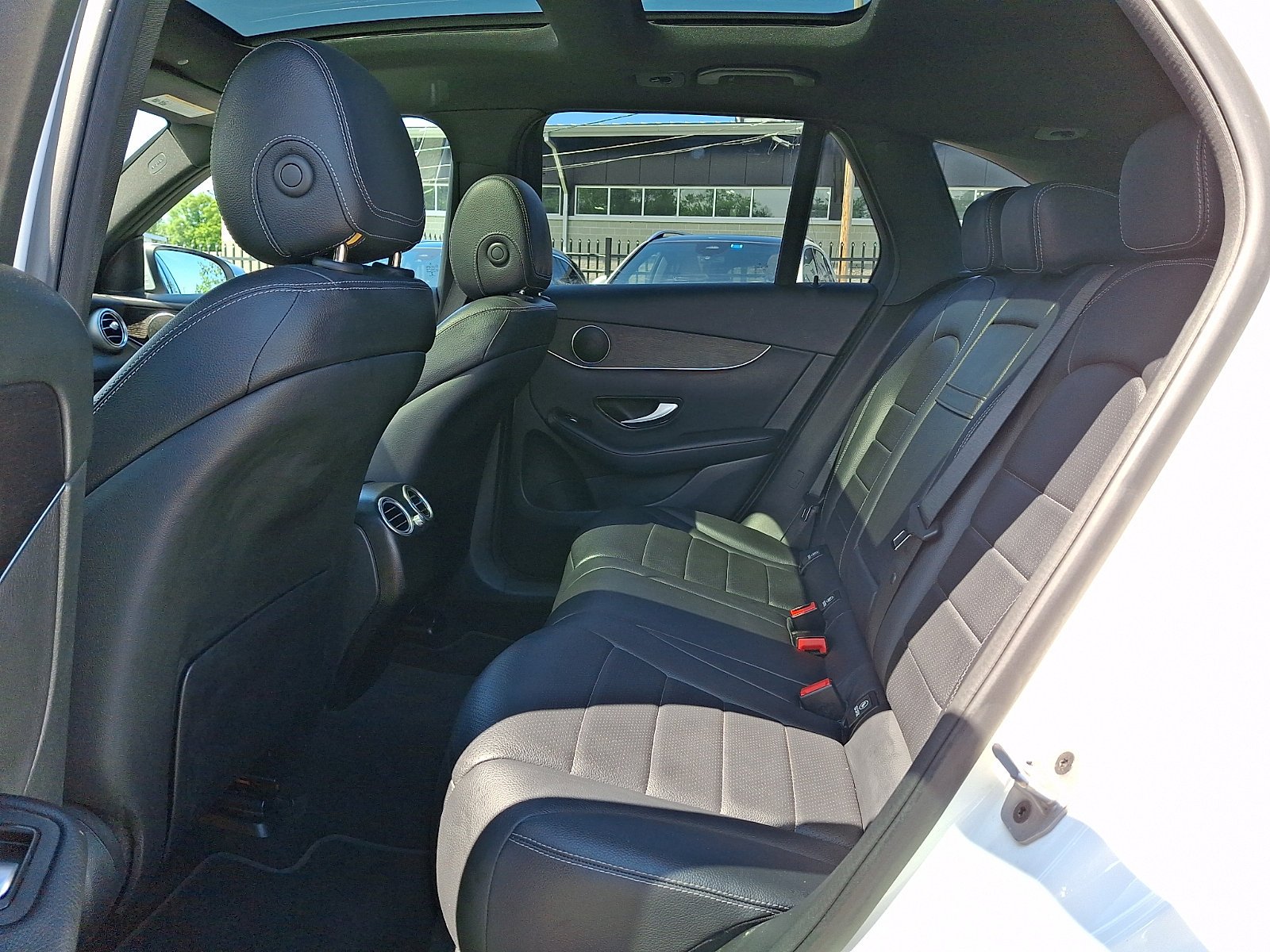 Certified Used 2022 Polar White   149 Mercedes-Benz GLC 300 image 10