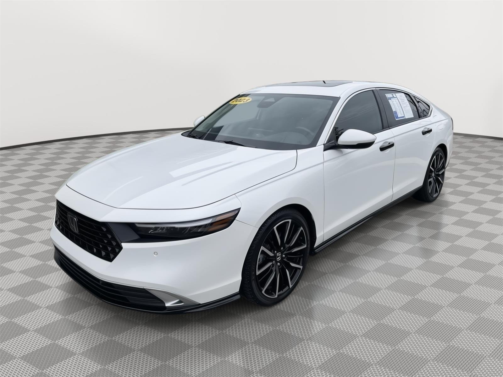 Used 2023 Platinum White Pearl Honda Touring image 10
