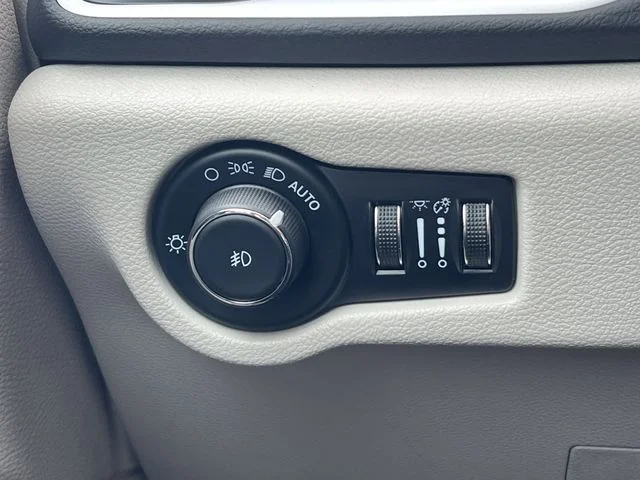 Used 2024 Silver Chrysler Touring L image 27