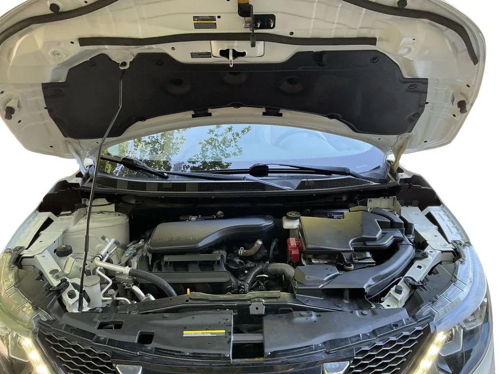 Used 2017 White Nissan SL image 14