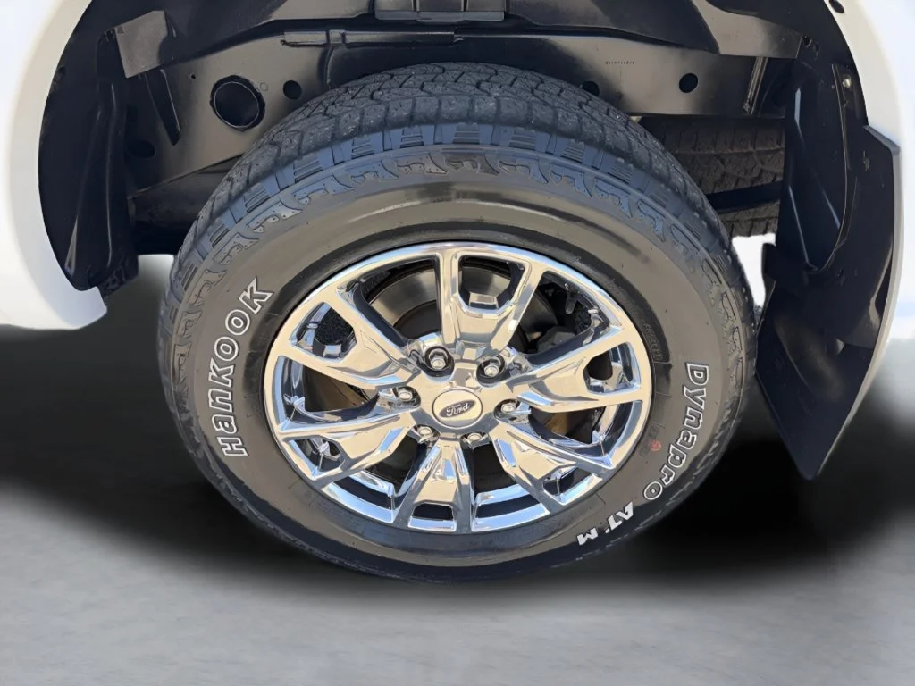 Used 2019  Ford XL image 29