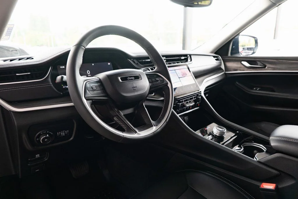 Used 2023 White Jeep Limited image 18