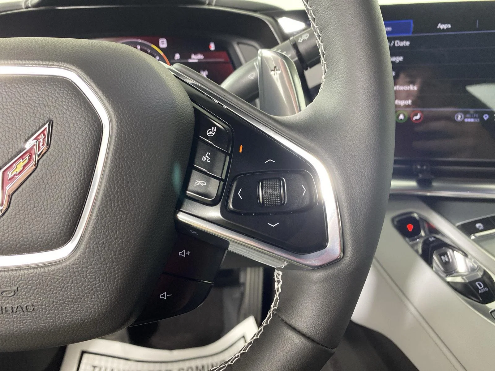 Used 2023 Arctic White Chevrolet 2LT image 25