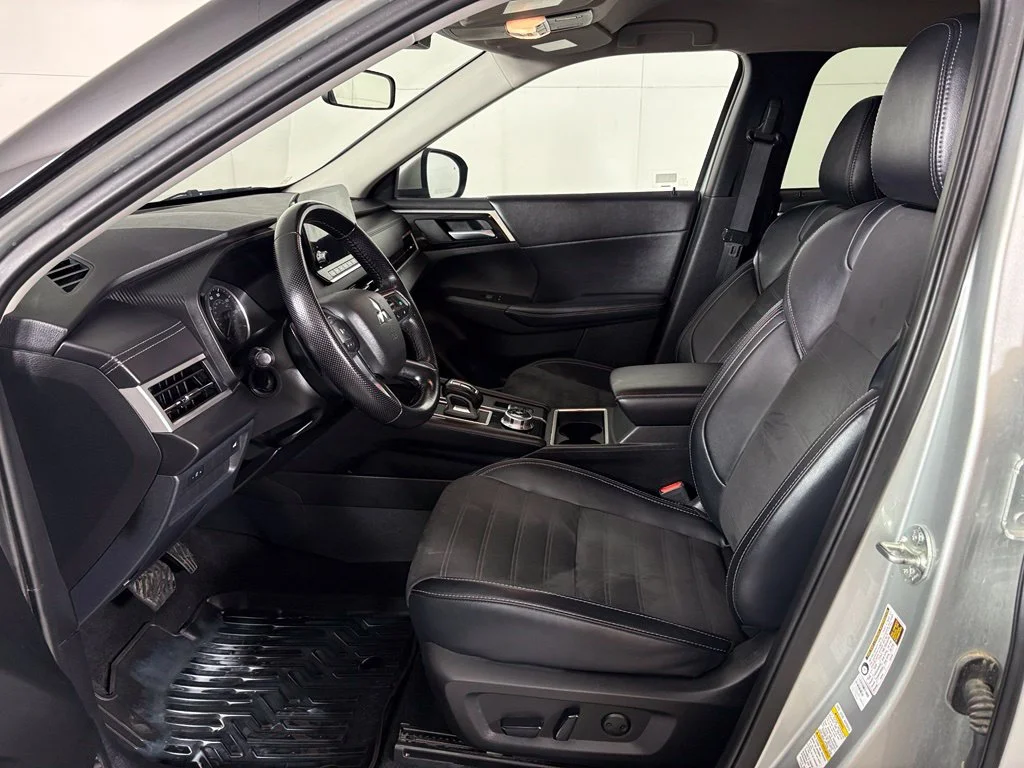 Used 2024 Silver Mitsubishi  image 15