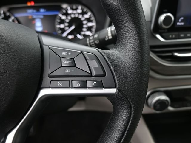 Used 2025 White Nissan 2.5 SV image 28