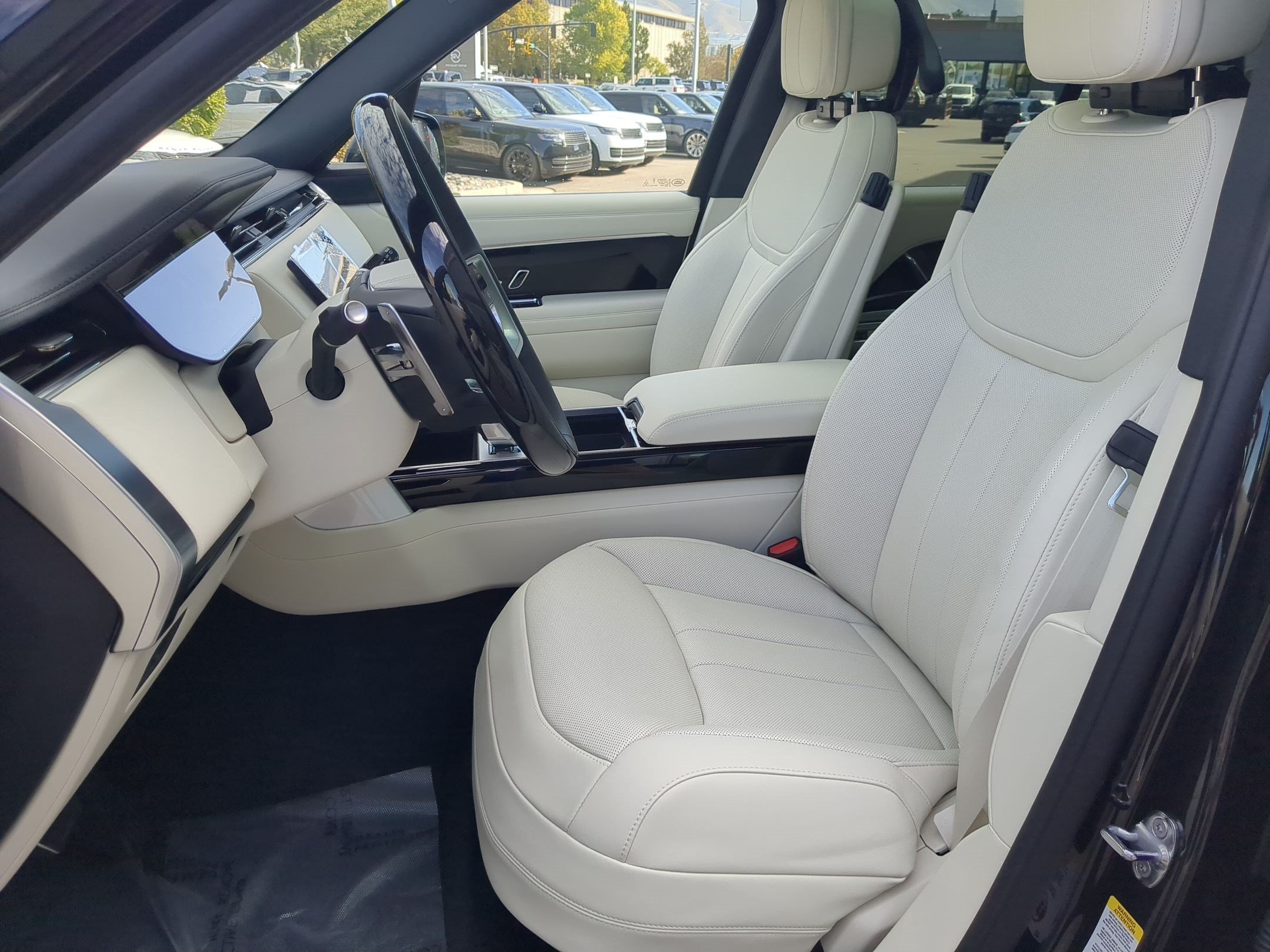 New 2027 Santorini Black Land Rover P530 SE image 25