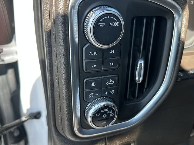 Used 2022 White GMC Denali image 25