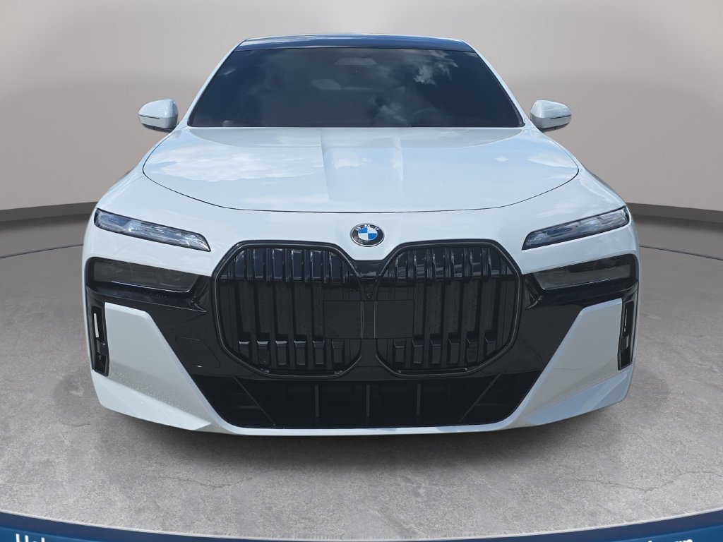 Used 2026 Alpine White BMW 760i xDrive image 2