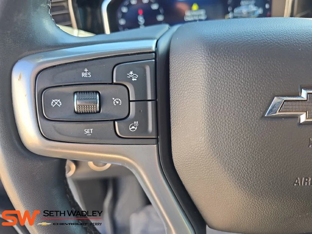 Used 2025 Sterling Gray Metallic Chevrolet LT image 18