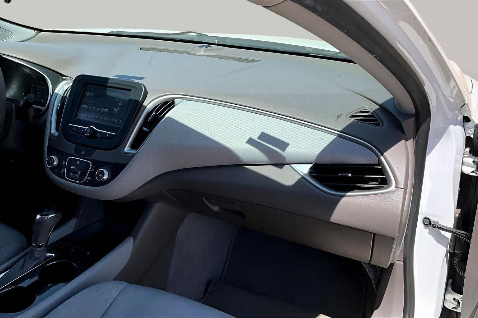 Used 2016 Summit White Chevrolet LS image 17