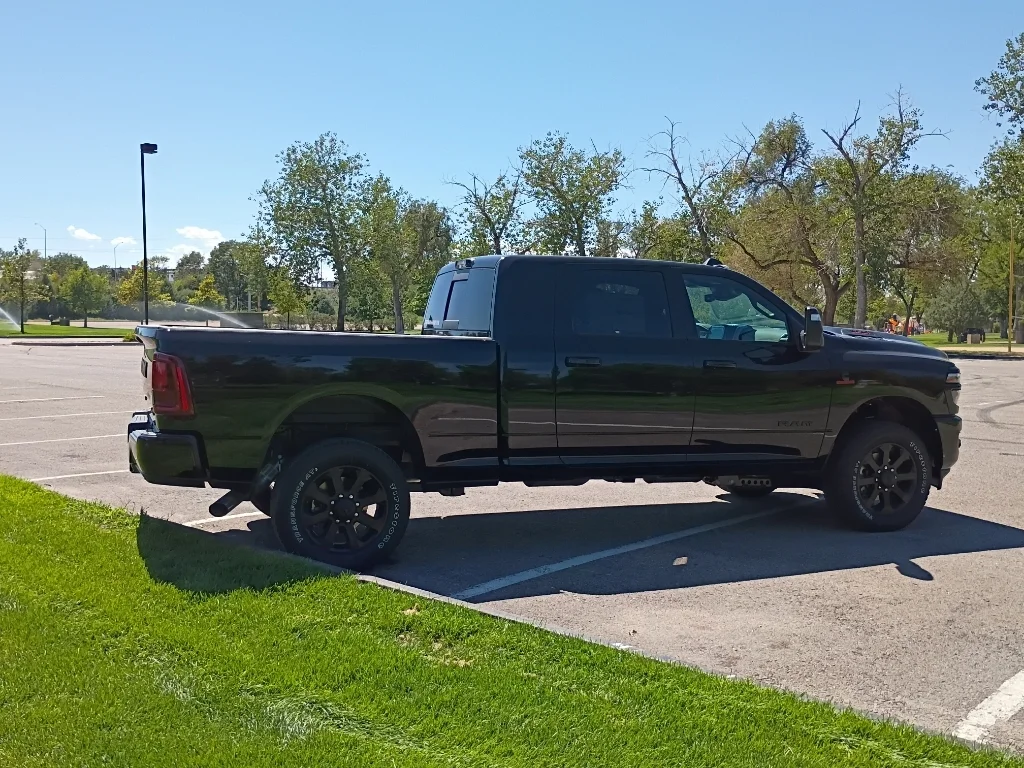 New 2026 Diamond Black Crystal Pearl-Coat Exterior Paint RAM Laramie image 6