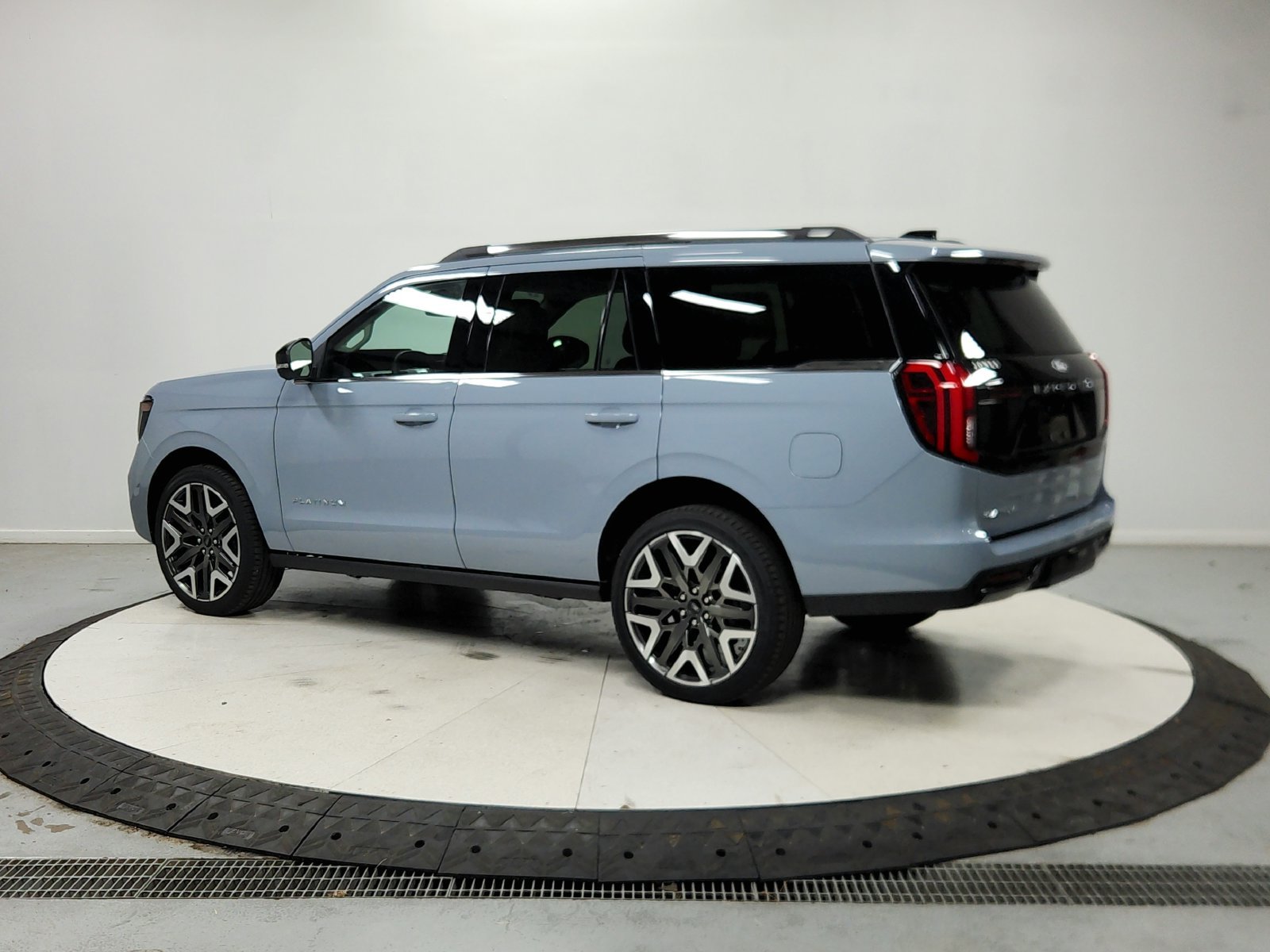 New 2027 Glacier Gray Metallic Tri-Coat Ford Platinum image 6