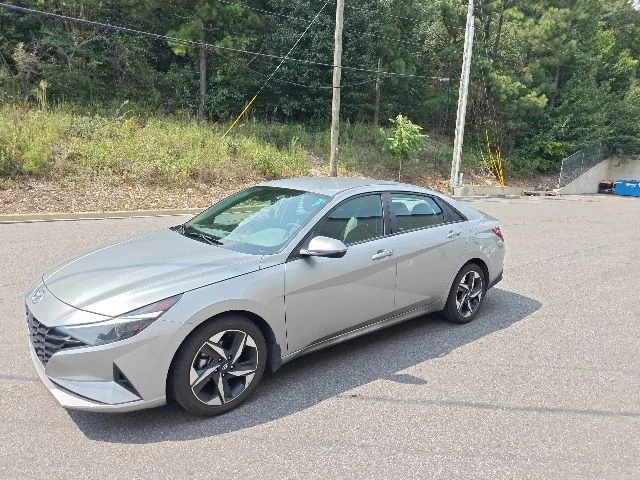 Used 2023 Silver Hyundai SEL image 6