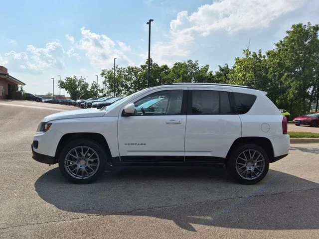 Used 2014 White Jeep Latitude image 4