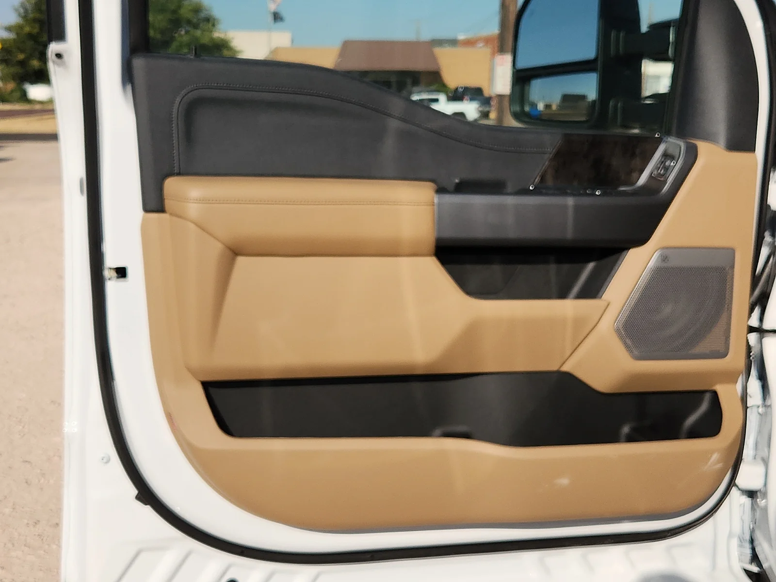 New 2026 Oxford White Ford Lariat image 14