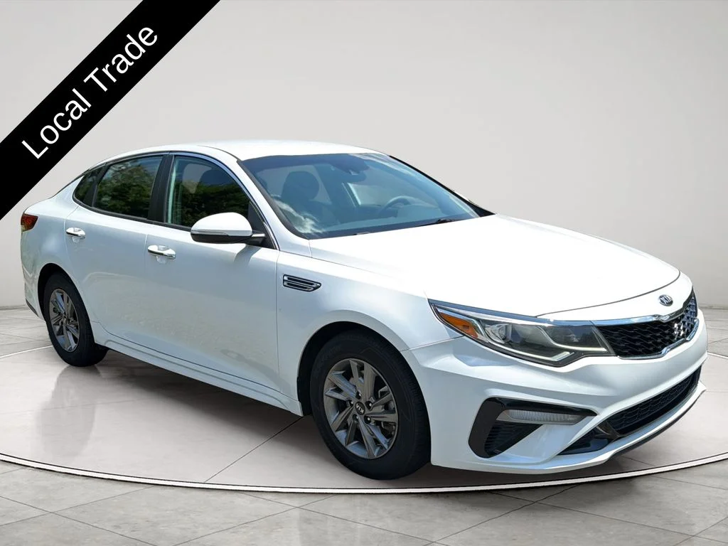 Used 2019 Snow White Pearl Kia LX image 7