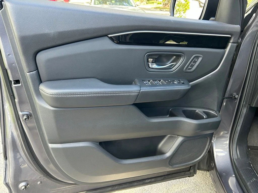 Used 2024  Honda EX-L image 19