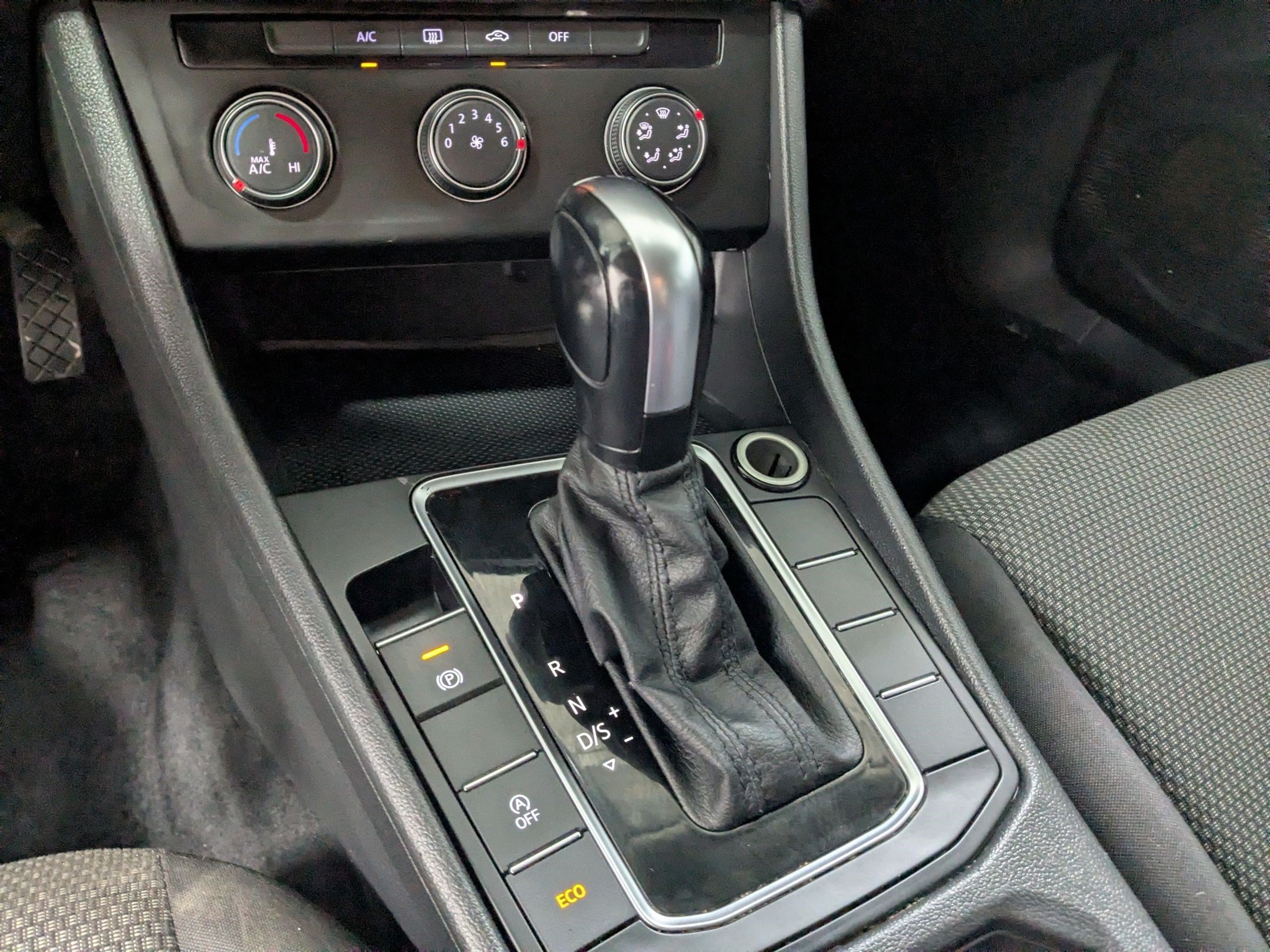 Used 2019 White Volkswagen S image 18