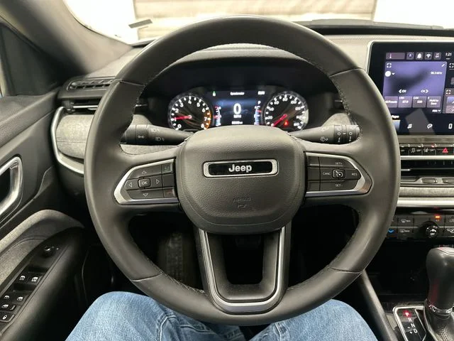 Used 2024 White Jeep Latitude image 12