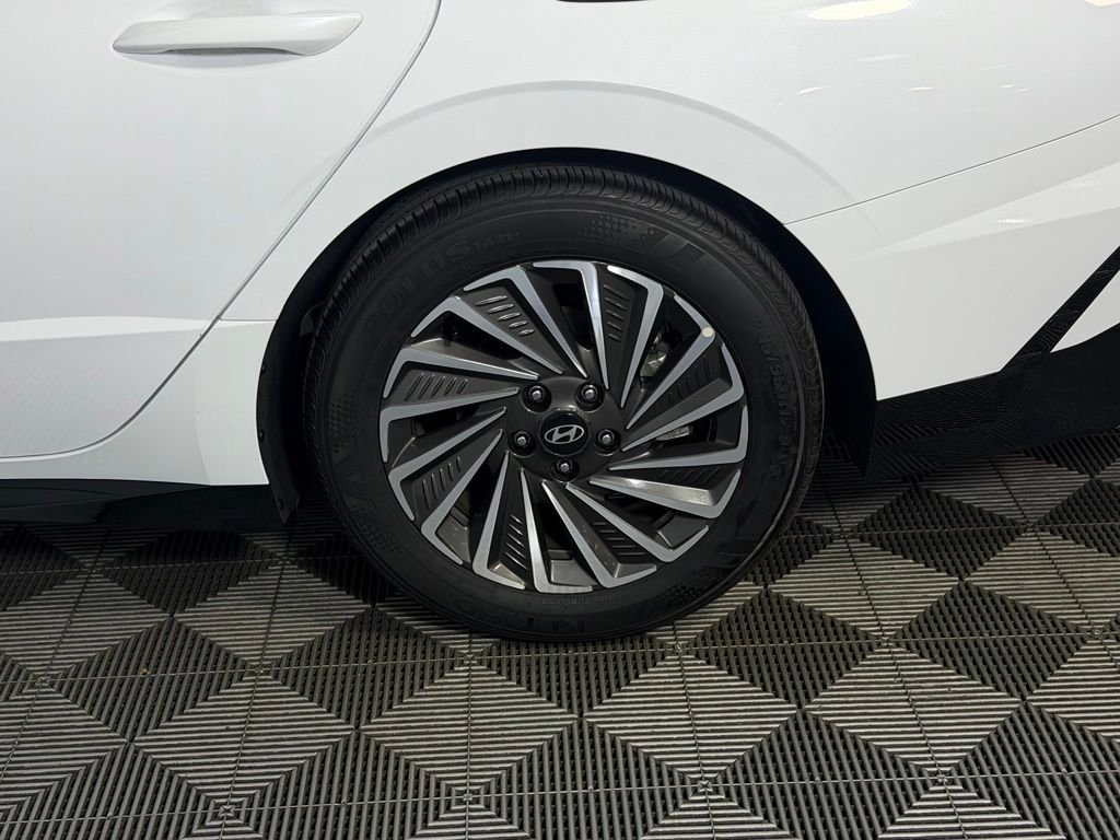 Used 2025 White Hyundai Limited image 10