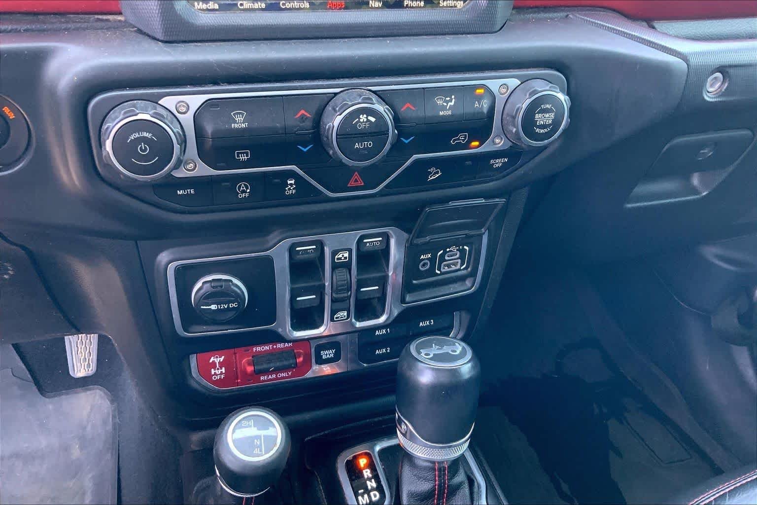 Used 2018 Billet Silver Metallic Clearcoat Jeep Rubicon image 35