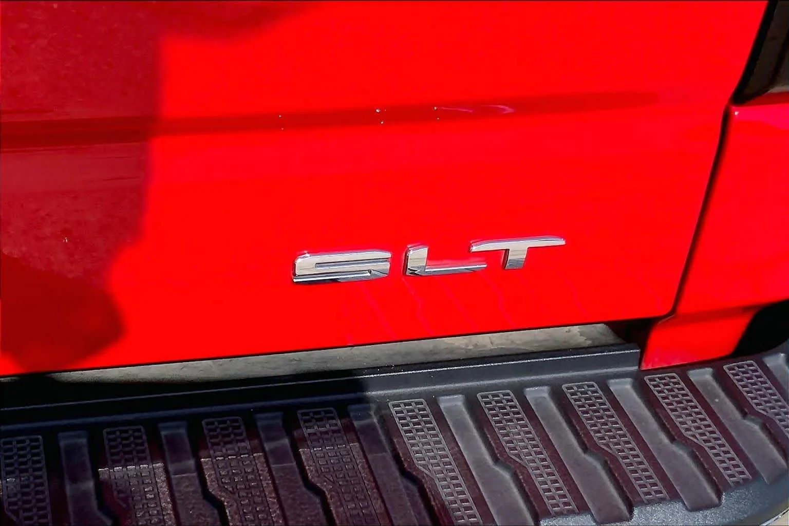 Used 2022 Cardinal Red GMC SLT image 10
