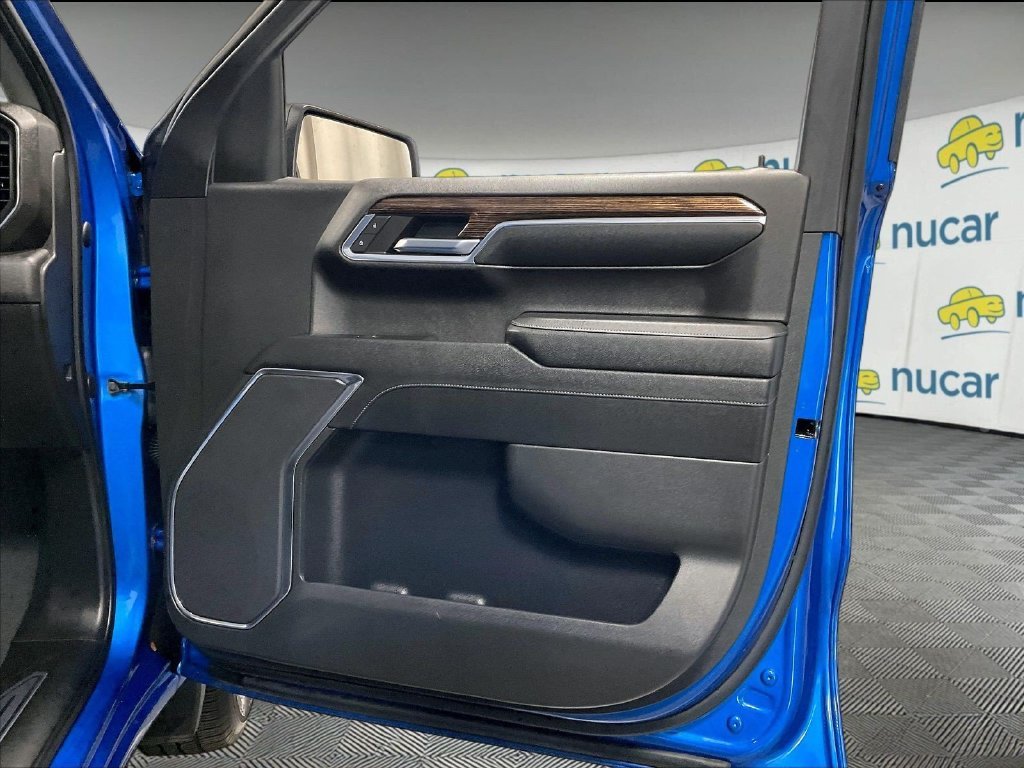 Used 2023 Blue GMC Elevation image 12