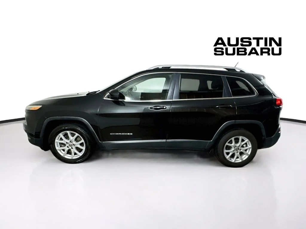 Used 2016 Black Jeep Latitude image 4
