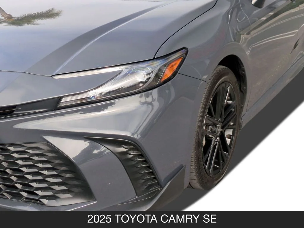 Used 2025  Toyota SE image 10