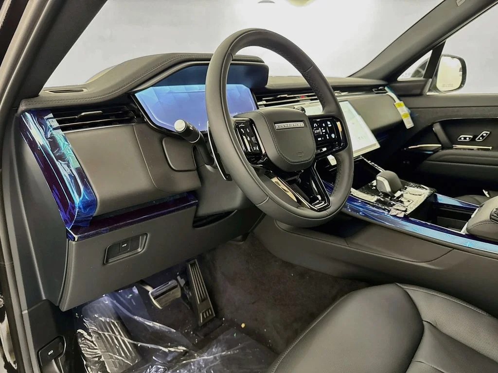 New 2027 Santorini Black Land Rover Dynamic SE image 9