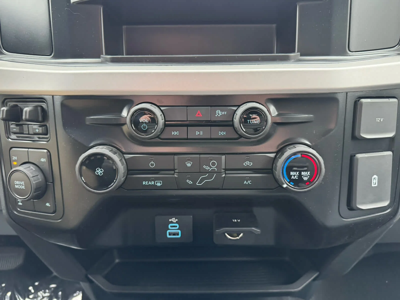 New 2026 Agate Black Metallic Ford XL image 19