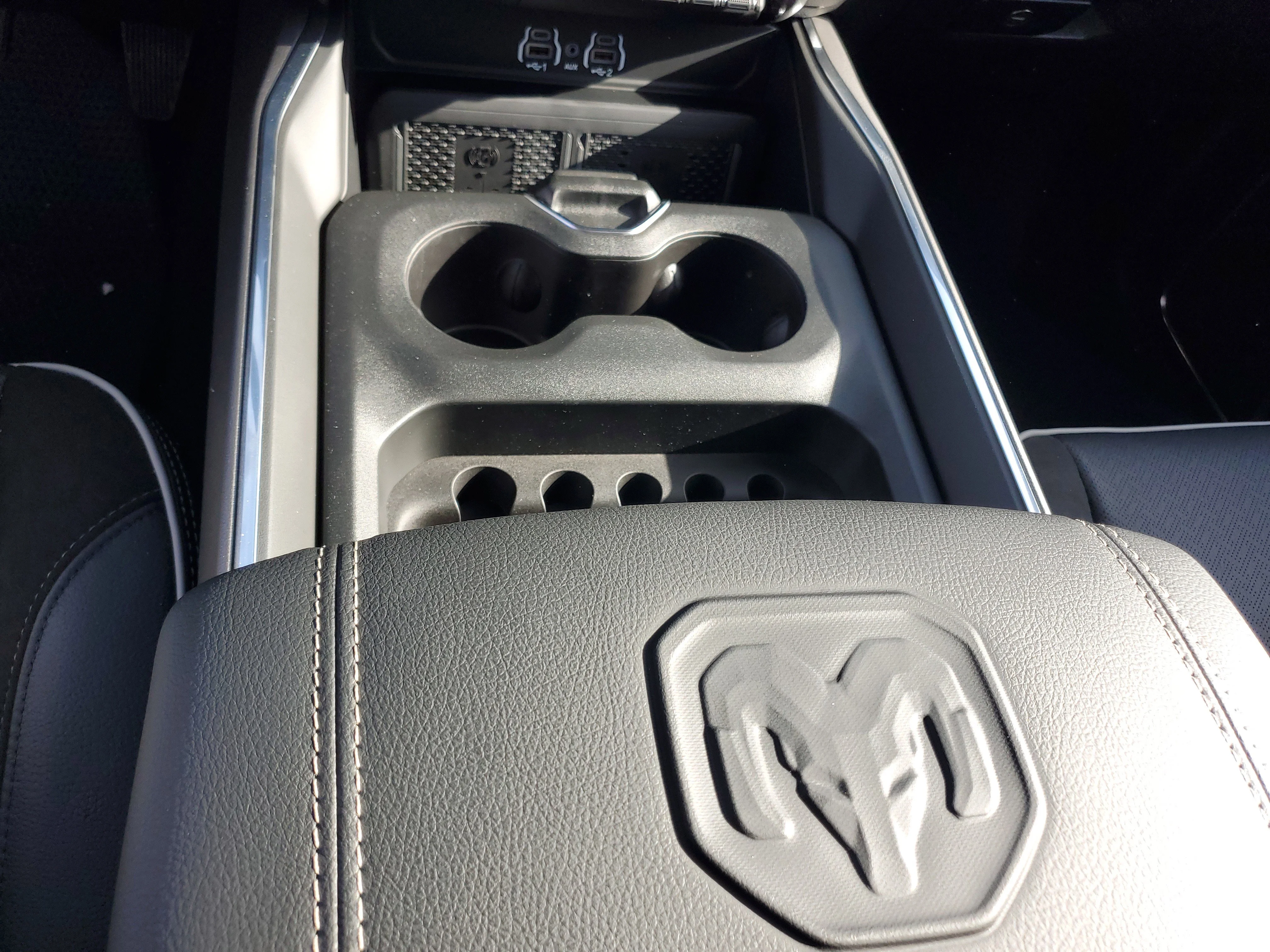 New 2026 Molten Red Pearl-Coat Exterior Paint RAM Laramie image 22