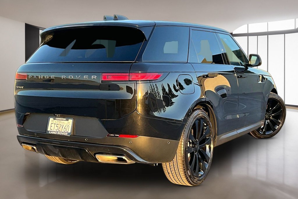 Used 2026 Santorini Black Metallic Land Rover SE image 6
