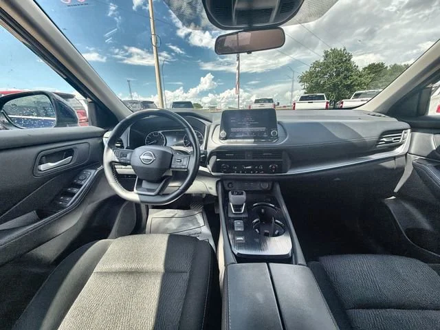 2025 Nissan Rogue SV - Photo 19