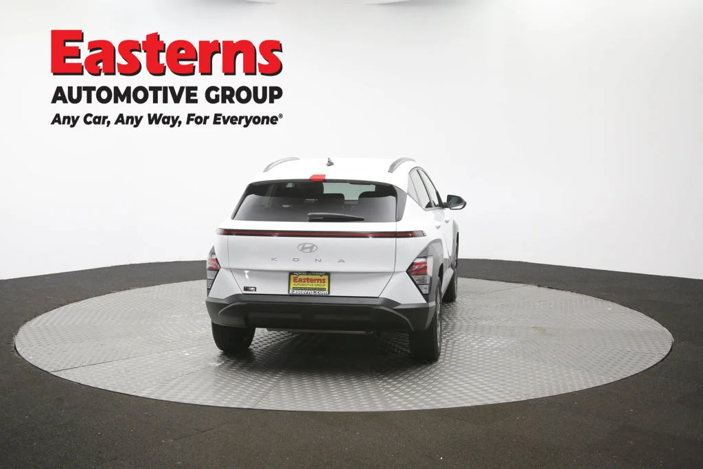 Used 2024 White Hyundai SEL image 37