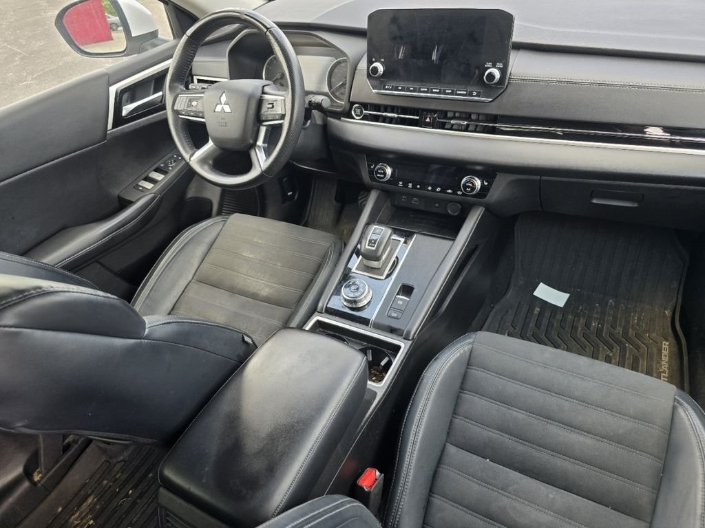 Used 2022 White Mitsubishi SE image 20